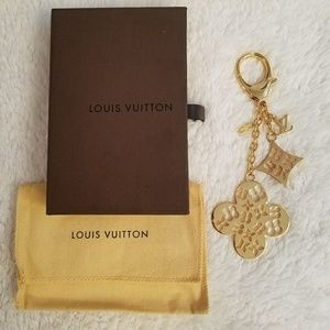 Auth Louis Vuitton Ivy flower bag charm keychain